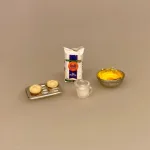 Miniature Bagesæt med 4 Dele, julebag, den store bagedyst, bager, konditor, bageudstyr, mel, æg, boller, dukkehus, dukkehustilbehør, køkken, dukkehusting, sættekasse, sætterkasse, amagerhylde, sangskjuler, sjov, symbolsk, nisser, nissedør, nisseudstyr, nissetilbehør, ting til, tilbehør, miniature, minimad, bagerbutik, biti, 1:12