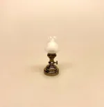 Miniature Bordlampe med Hvid Opal Skærm, petroleumslampe, olielampe, gammeldags, almue, dukkehus, tilbehør, ting til, dukkehuset, lamper, belysning, batteri, nisser, nissehus, nissebo, nissedør, hygge, julekrybbe, julelandskab, mini, lamper, biti, ribe, med lys, med batteri,