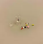 Miniature Glas Bonbonniere med Lakridskonfekt, all sorts, konfekt, mini, bitte, lille, slik, konfekture, glas, slikbutik, juleslik, jul, nisser, nissetilbehør, nissedør, 1:12, miniaturer, dukkehus, dukkehusting, dukkehusmad, dukkehustilbehør, biti, ribe, barbie