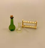 Miniature Glaskolbe Gul, reagensglas, Memoboard clipboard miniature , clip board, memo board, skrive underlag, blok, holder, journaler, kontor, sygehus, læge, doktor, sygeplejeske, Mikroskop miniature ,Reagensglas kolber miniature ,laboratorie, laboratorieudstyr, Morter messing miniature, mini, miniaturer, dukkehus, dukkehuset, nisser, til nisser, nisserne, nissebo, nissedør, naturvidenskab, forsker, sangskjuler, 1:12, sætterkasse, sættekasse, sættekasseting, samler, små, ting, biti, ribe, kemi, farmaceut, apotek, apoteker,patient, patientjournal, forsker, kemi, kemiingeniør, laboratorium, fysik