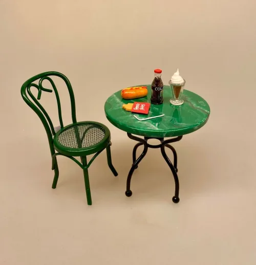 Miniature Hot Dog og Pommes Fritter, fast food, oldschool, dansk, pølse, pølsevogn, grillbar, hotter, hotdog, ristet, pommes frites, pommesfritter, friture, dukkehus, dukkehusmad, mad, minimad, miniature, sangskjuler, 1:12, symbolsk, gave, gavekort, konfirmation, sjov, biti, ribe