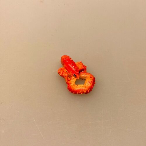 Miniature Hummer, skaldyr, fisk, fiskestang, fisketur, krabbe, krebs, lystfisker, fiskeri, symbolsk, gave, gaveide, gavekort, fisketegn, fange fisk, miniaturer, små, sjovt, 1:12, dukkehus, strand, strandtema,