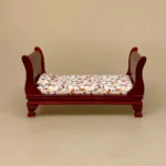 Miniature Karlekammer Seng Mahogni, mahogny, seng, enkeltseng, karlekammer, karlekammerseng, pigekammer, gammeldags, træ, dukkeseng, dukkehusseng, dukkehus, nisser, nissebo, nissehus, jul i, dukkehusmøbler, tilbehør, ting, til, miniature, 1:12, birgitte frigast,