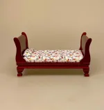 Miniature Karlekammer Seng Mahogni, mahogny, seng, enkeltseng, karlekammer, karlekammerseng, pigekammer, gammeldags, træ, dukkeseng, dukkehusseng, dukkehus, nisser, nissebo, nissehus, jul i, dukkehusmøbler, tilbehør, ting, til, miniature, 1:12, birgitte frigast,