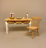 Miniature Køkkenbord - Hvid Natur, køkken, bord, skuffer, bagebord, bagning, køkkenmøbler, dukkehus, ting til, tilbehør, dukkehusmøbler, dukkemøbler, miniaturer, miniature, 1:12, nisser, nissebo, nissehus, nissedør, jul, julekalender, symbolsk, gave, bagedyst, biti, ribe