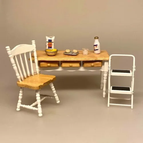 Miniature Køkkenbord - Hvid Natur, køkken, bord, skuffer, bagebord, bagning, køkkenmøbler, dukkehus, ting til, tilbehør, dukkehusmøbler, dukkemøbler, miniaturer, miniature, 1:12, nisser, nissebo, nissehus, nissedør, jul, julekalender, symbolsk, gave, bagedyst, biti, ribe
