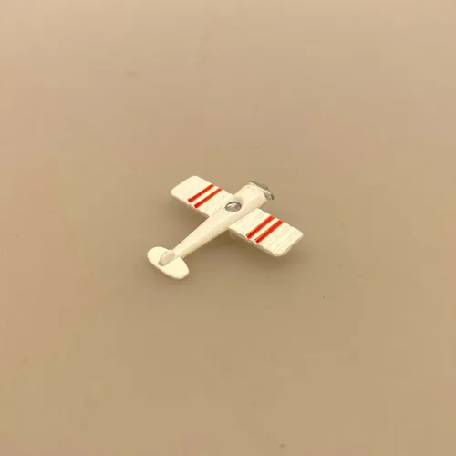 Miniature Legetøjs Flyver, flyver, flyvemaskine, legetøj, legetøjsflyver, 1:12, mini, miniaturer, dukkehusting, dukkehustilbehør, ting til, dukkehus, nisser, børneværelset, dukkebørn, nissehus, julemandens værksted, dukkelegetøj, sættekasse, sangskjuler, pædagog, dagplejer, symbolsk, gave, gaveide, nyuddannet, biti, ribe