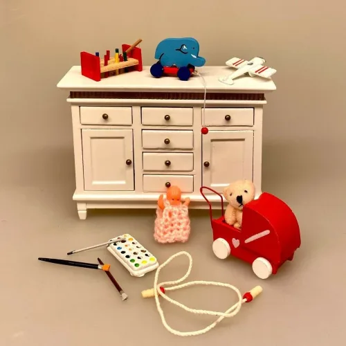 Miniature Legetøjs Flyver, flyver, flyvemaskine, legetøj, legetøjsflyver, 1:12, mini, miniaturer, dukkehusting, dukkehustilbehør, ting til, dukkehus, nisser, børneværelset, dukkebørn, nissehus, julemandens værksted, dukkelegetøj, sættekasse, sangskjuler, pædagog, dagplejer, symbolsk, gave, gaveide, nyuddannet, biti, ribe, vuggestue, børnehave, dagpleje, pædagog