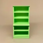 Miniature Reol Enkel - Lysegrøn, grøn, cafe, konditori, møbler, dukkemøbler, bogreol, bøger, læsehest, dukkehus, dukkehuset, tilbehør, ting til, dukkemøbler, bibliotek, bibliotikar, herreværelse, sangskjuler, personlig, sjov, gave, gaveide, symbolsk, whiskey, cognac, portvin, adel, herskab, efterløn, pension, livsnyder, biti, ribe,, butiksreol