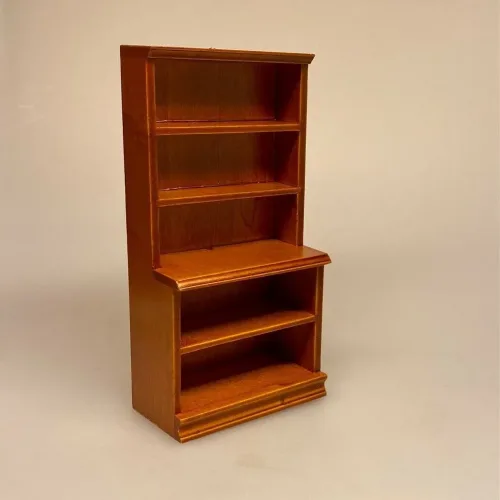 Miniature Reol Enkel - Nød, valnød, lysebrun, brun, brun, bogreol, bøger, læsehest, dukkehus, dukkehuset, tilbehør, ting til, dukkemøbler, bibliotek, bibliotikar, herreværelse, sangskjuler, personlig, sjov, gave, gaveide, symbolsk, whiskey, cognac, portvin, adel, herskab, efterløn, pension, livsnyder, biti, ribe,, butiksreol