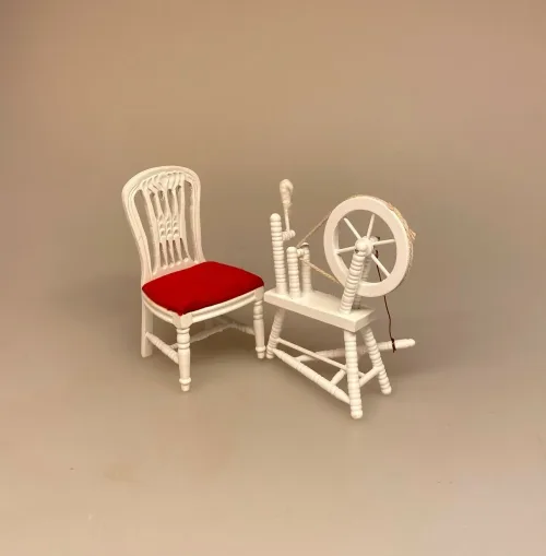 Miniature Spinderok Hvid, uld, garn, spinde, garnspinderi, uldgarv, karte, forarbejde, behandle, uld, håndarbejde, nisser, nissebo, nissedør, nissetilbehør, ting til, tilbehør, dukkehus, 1:12, miniature, almue, nørkle, krea, biti, ribe