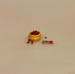 Miniature Træskål med Nødder og Nøddeknækker, nødder, jul, juleknas, julegodter, julen, nisser, nissetilbehør, jul i, dukkehuset, julekalender, for børn, nissedør, nissehus, nissebo, dukkehuting, dukkehustilbehør, mad, slik, olden, guf, 1:12, miniature, sættekasse, sætterkasse, sangskjuler, symbolsk, elsker, tilbehør,