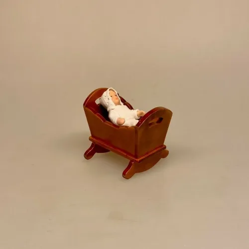 Miniature Vugge Nød, trævugge, baby, babyseng, babyting, symbolsk, gave, barnedåb, dåbsgave, børneseng, dukkehus, dukkemøbler, møbler, til, ting, dukkehus, dukkehusinteriør, dukkehusting, nisseting, nissetilbehør, nissedør, nissehus, tilbehør, miniaturer, 1:12, biti, ribe