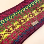 Pandebånd Uld med Fleece - Aubergine Mønster, mættede, lilla, lime, indianer, folklore, hønsestrik, mønsterstrik, farver, spændende, varmt, smart, sporty, foret, biti, ribe