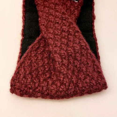 Pandebånd Uld med Foer - Birsi Vinrødt, bordeaux, aubergine, lilla, vinterrødt, kryds, pandebånd, foret, kradser ikke, vindtæt, vindstopper, fleece, blødt, smart, feminint, farvet, fint, håndstrikket, ørevarmere, bitii, ribe, nepal,