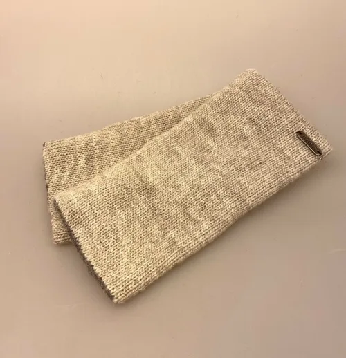 Pulsvarmere i Uld Vendbare - Grå Sand, dobbelte, tynde, varme, lune, ensfarvede, enkle, indendørs, udendøs, vanter, uden fingre, fingerløse, glatstrikkede, lysegrå, beige, sandfarvede, muffedisser, håndledsvarmere, pulsvarmere, biti, ren, uld, håndstrikkede, gave, gaveide, fryser, holde varmen, smarte,