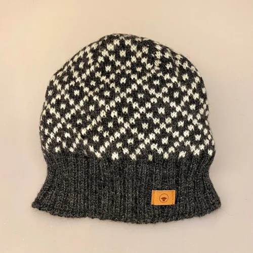 Strikket Hue Uld med Foer og Rib - Koks-Natur, grå, mørkegrå, koksgrå, dame, til, damer, klædelig, chunky, tyk, fed, hip, smart, uld, foret, kradser ikke, vindtæt, cykel, damehue, strikhue, strikhat, strikket, håndstrikket, ren, ulden, lun, varm, lækker, biti, ribe