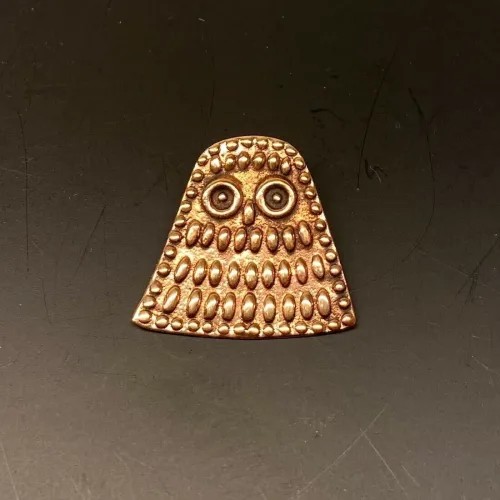 Vikingevedhæng i Bronze - Ugle Lille, den kloge, ugle, klogskab, viden, studere, eksamen, eksamensgave, uglesmykke, uglevedhæng, bornholm, dansk, fund, vikinger, vikingesmykker, historisk, guder, aser, gamle, museumssmykker, kopi, original, ægte, gylden, kobber, nronze, biti, ribe