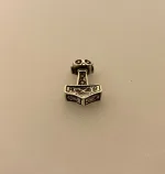 Vikingevedhæng i Sølv Thorshammer med Odins Ravn S, mjølner, thor, hammer, ægte, original, ravn, ravne, hugin, munin, odin, aser, asatro, asgård, information, oplysning, amulet, beskyttelse, lykke, klogskab, museumssmykker, original, ægte, sterling, sølv, ren, massiv, kopi, fund, vikinger, vikingetiden, smykker, vedhæng, sølvsmykke, symbolsk, gave, gaveide, drenge, konfirmation, børn, dreng, biti, ribe,