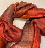 Blød Thaisilke Tørklæde XL - Rødbrun Rustrød Brun, gyldenbrunt, rødbrunt, 2073-22, varme, farver, efterårsfarver, gyldne, flot, lækkert, stola, sjal, tørklæde, stort, langt, blødt, eksklusivt, elegant, luksus, kvalitet, silke, ren, ægte, thaisilke, festligt, smart, gave, gaveide, over skuldrene, julegave, biti, ribe