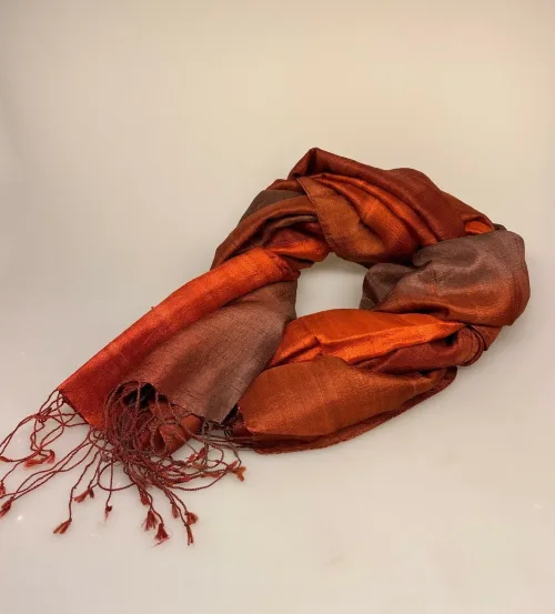 Blød Thaisilke Tørklæde XL - Rødbrun Rustrød Brun, gyldenbrunt, rødbrunt, 2073-22, varme, farver, efterårsfarver, gyldne, flot, lækkert, stola, sjal, tørklæde, stort, langt, blødt, eksklusivt, elegant, luksus, kvalitet, silke, ren, ægte, thaisilke, festligt, smart, gave, gaveide, over skuldrene, julegave, biti, ribe