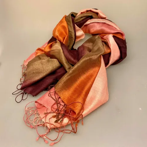 Blød Thaisilke Tørklæde XL - Vinrød Nougat Gammelrosa, 2073, fv. 36, vinrød, bordeaux, nougat, sand, ferskenfarvet, rosa, varme farver, bærfarver, forår,flot, lækkert, stola, sjal, tørklæde, stort, langt, blødt, eksklusivt, elegant, luksus, kvalitet, silke, ren, ægte, thaisilke, festligt, smart, gave, gaveide, over skuldrene, julegave, biti, ribe