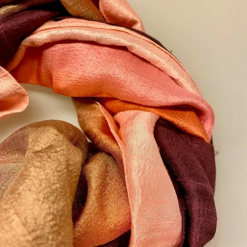 Blød Thaisilke Tørklæde XL - Vinrød Nougat Gammelrosa, 2073, fv. 36, vinrød, bordeaux, nougat, sand, ferskenfarvet, rosa, varme farver, bærfarver, forår,flot, lækkert, stola, sjal, tørklæde, stort, langt, blødt, eksklusivt, elegant, luksus, kvalitet, silke, ren, ægte, thaisilke, festligt, smart, gave, gaveide, over skuldrene, julegave, biti, ribe