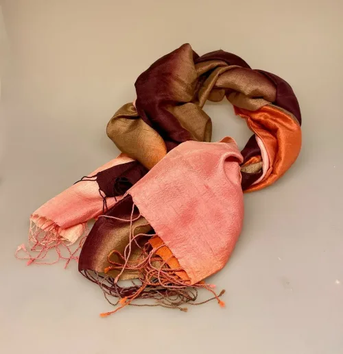 Blød Thaisilke Tørklæde XL - Vinrød Nougat Gammelrosa, 2073, fv. 36, vinrød, bordeaux, nougat, sand, ferskenfarvet, rosa, varme farver, bærfarver, forår,flot, lækkert, stola, sjal, tørklæde, stort, langt, blødt, eksklusivt, elegant, luksus, kvalitet, silke, ren, ægte, thaisilke, festligt, smart, gave, gaveide, over skuldrene, julegave, biti, ribe