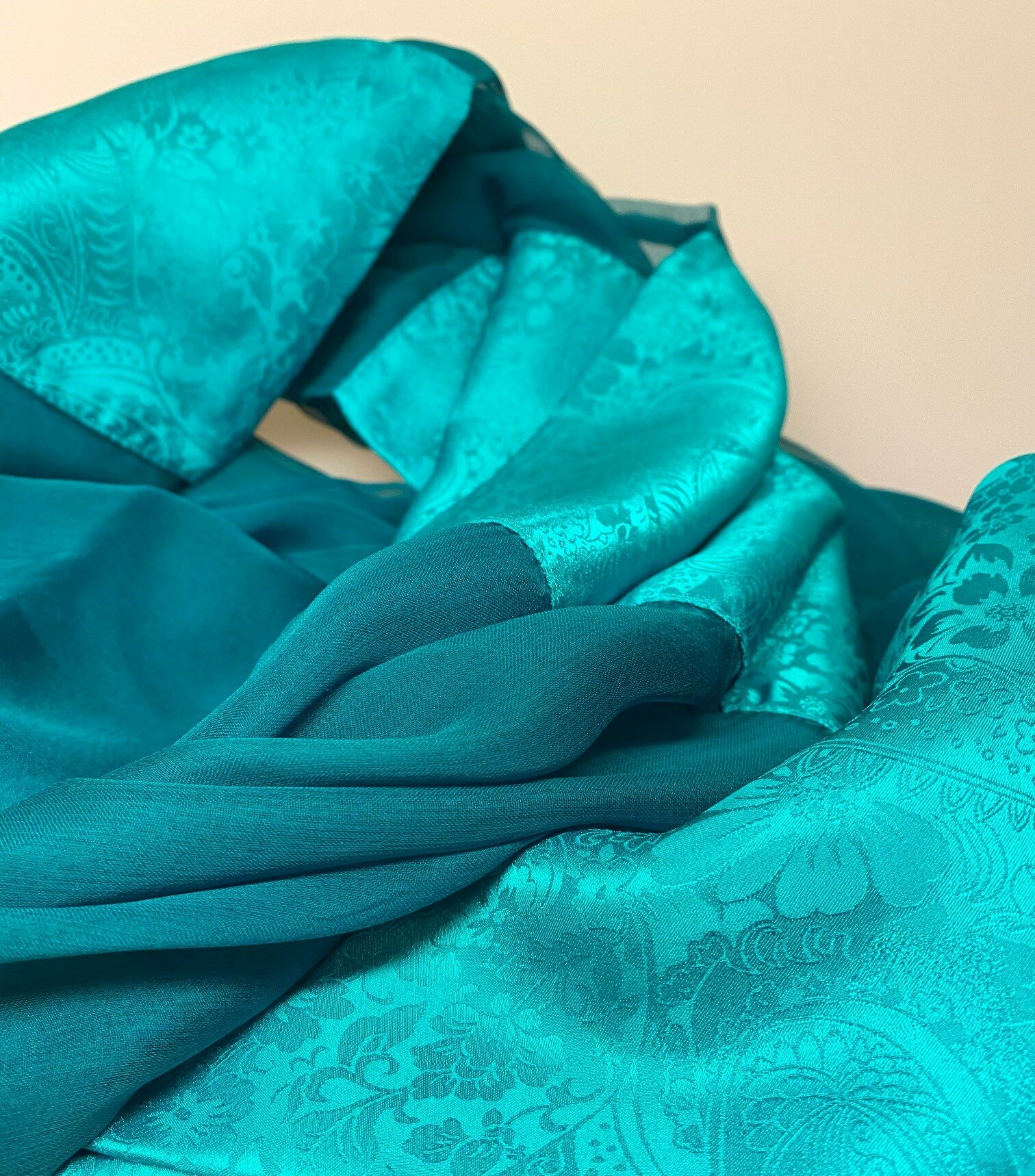 Dobbelt Silkechiffon Tørklæde med Jaquard - Smaragdgrønt, dobbelt, to lag, silke, chiffon, let, ensfarvet, elegant, over skuldrene, stola, sjal, fest, festlig, grønt, pine, flot, billigt, tilbud, særligt, gave, gaveide, biti, ribe