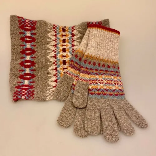 Eribé Pandebånd & Halsedisse Lambswool - Autumn Grå, varmgrå, lysegrå, lyse farver, varme, dæmpede, autumn finch, skotsk, lambswool, lammeuld, merino, blød, kradser ikke, halsedisse, tube, pandebånd, turban, smart, varm, lun, let, mønster, moderne, accessories, tilbehør, piger, damer, gave, julegave, vinter, gaveide, biti, ribe, skotsk, strik, fintstrikket, klædelig, flot, kvalitet, speciel,