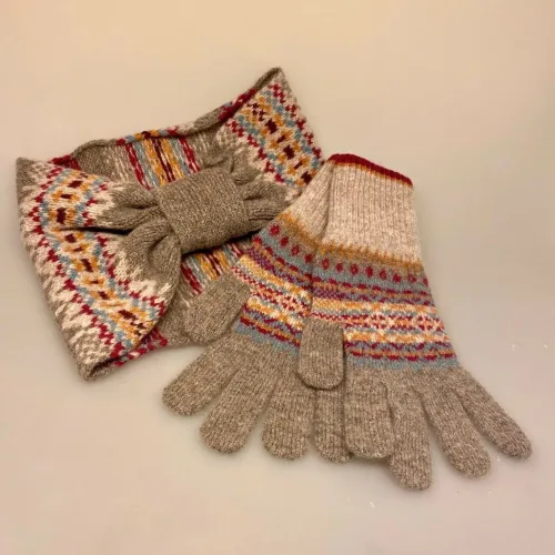 Eribé Pandebånd & Halsedisse Lambswool - Autumn Grå, varmgrå, lysegrå, lyse farver, varme, dæmpede, autumn finch, skotsk, lambswool, lammeuld, merino, blød, kradser ikke, halsedisse, tube, pandebånd, turban, smart, varm, lun, let, mønster, moderne, accessories, tilbehør, piger, damer, gave, julegave, vinter, gaveide, biti, ribe, skotsk, strik, fintstrikket, klædelig, flot, kvalitet, speciel,