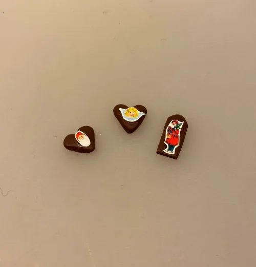 Miniature Honningkage Julemand, honningkage, kagemand, glansbillede, julebag, julekage, 1:12, mini, mad, kager, bager, dukkehus, dukkehuset, tilbehør, ting, miniature, nisser, nisse, nissedør, nissehus, nissebo, juleting, små, flytter ind, jul i, biti, ribe, den store bagedyst, konditor, biti,