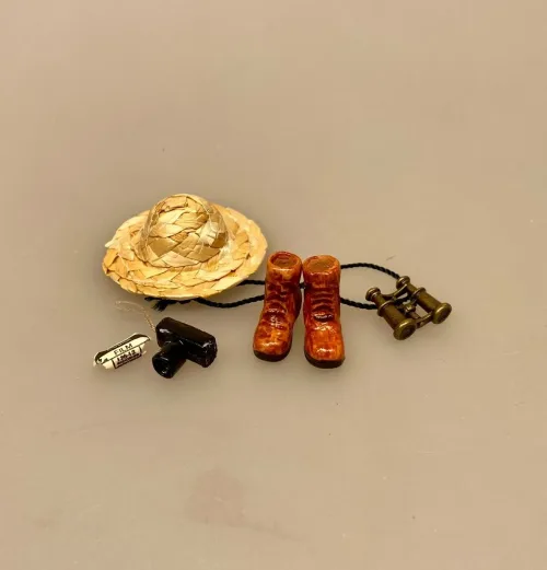 Miniature Kikkert, ornitolog, minikikkert, miniature, jagt, jæger, udstyr, 1:12, symbolsk, gave, nisser, nissetilbehør, ting, til, tilbehør, nissedør, nissetilbehør, dukkehus, dukkehustilbehør, dukkehusting, vinter, jul, biti, ribe,