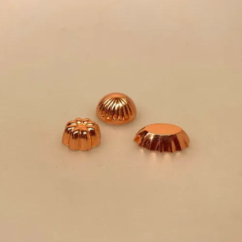 Miniature Kobber Bageforme, bageform, køkkentøj, køkken, dukkehus, ting til, tilbehør, dukkehuset, nisser, nisseting, nissedør, nissetilbehør, birgitte frigast, miniature, kobberbryllup, symbolsk, gave, gaveide, gavekort, sangskjuler, 1:12, dukkehustilbehør, dukkehusting, biti, ribe,
