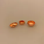 Miniature Kobber Bageforme, bageform, køkkentøj, køkken, dukkehus, ting til, tilbehør, dukkehuset, nisser, nisseting, nissedør, nissetilbehør, birgitte frigast, miniature, kobberbryllup, symbolsk, gave, gaveide, gavekort, sangskjuler, 1:12, dukkehustilbehør, dukkehusting, biti, ribe,