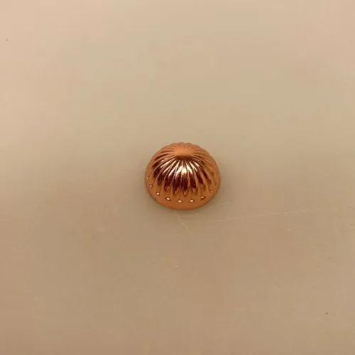 Miniature Kobber Bageforme, bageform, køkkentøj, køkken, dukkehus, ting til, tilbehør, dukkehuset, nisser, nisseting, nissedør, nissetilbehør, birgitte frigast, miniature, kobberbryllup, symbolsk, gave, gaveide, gavekort, sangskjuler, 1:12, dukkehustilbehør, dukkehusting, biti, ribe,