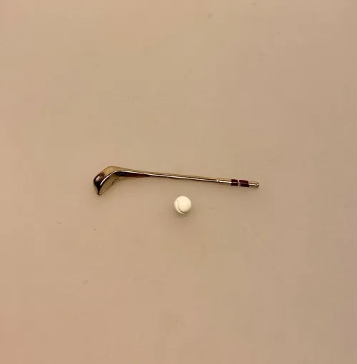 Miniature Kølle og Bold, golf, golfkølle, golfjern, golfsæt, golfspiller, gave, i, symbolsk, hockey, hockeystav, tennisbold, boldspil, legetøj, miniature, sangskjuler, sjov, lille, mini, dukkehus, tilbehør, ting til, dukkehustilbehør, 1:12, miniting, biti, ribe,