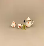 Miniature Porcelænskrukke Lille med Blomst, Miniature Kaffekande Porcelæn med Blomster, kaffekande, kaffepause, Miniature Kop Porcelæn Blomster, kaffepunch, snaps, haps haps haps, nu skal vi have snaps, service, kaffe, kaffeservice, middagstallerken, mini, miniature, miniatyre, 1:12, dukkehus, nisser, symbolsk, gave, gavekort, sangskjuler, sønderjysk kaffebord, tjener, madlavning, borddækning, nisserne, nissedør, dukkehusting, dukkehustilbehør, interiør, ting til, sættekasse, sætterkasse, biti, Best in miniature