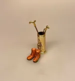 Miniature Støvler Brune, Miniature Kikkert, ornitolog, minikikkert, miniature, jagt, jæger, udstyr, 1:12, symbolsk, gave, nisser, nissetilbehør, ting, til, tilbehør, nissedør, nissetilbehør, dukkehus, dukkehustilbehør, dukkehusting, vinter, jul, biti, ribe,