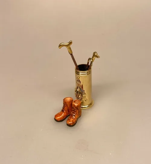 Miniature Støvler Brune, Miniature Kikkert, ornitolog, minikikkert, miniature, jagt, jæger, udstyr, 1:12, symbolsk, gave, nisser, nissetilbehør, ting, til, tilbehør, nissedør, nissetilbehør, dukkehus, dukkehustilbehør, dukkehusting, vinter, jul, biti, ribe,