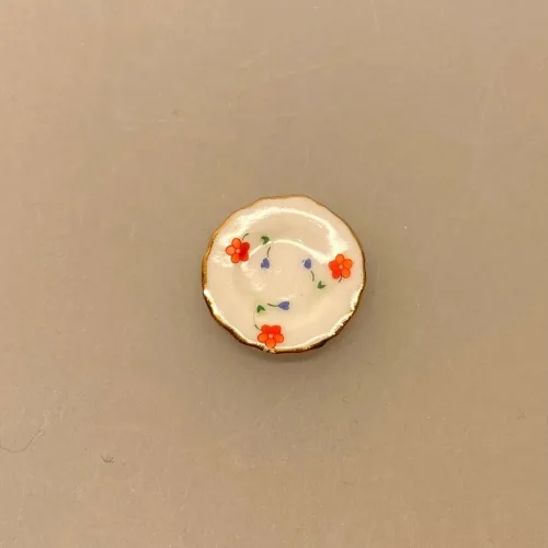 Miniature Tallerken Porcelæn Blomster, service, kaffe, kaffeservice, middagstallerken, mini, miniature, miniatyre, 1:12, dukkehus, nisser, symbolsk, gave, gavekort, sangskjuler, sønderjysk kaffebord, tjener, madlavning, borddækning, nisserne, nissedør, dukkehusting, dukkehustilbehør, interiør, ting til, sættekasse, sætterkasse, biti, Best in miniature