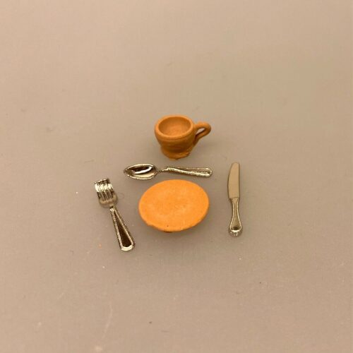 Miniature Tallerken af Ler, lertallerken, nissetallerken, service, Miniature Kop af Ler, terracotta, nissekrus, nissekop, jul i dukkehuset, dukkehus, ying til, tilbehør, nisser, nissehus, nissedør, miniature, dukkehusting, dukkehustilbehør, 1:12, sættekasse, sætterkasse, jul i, sangskjuler, nisselandskab, tableau, stilleben, biti, ribe