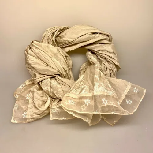 Silketørklæde med Organza Borter - Lys Sand, beige, natur, sandfarvet, kit, stola, sjlke, over skuldrene, fest, tilbehør, lys, flot, lækker, kvalitet, organza, stilig, smuk, festlig, tilbud, udsalg, gave, gaveide, sporty, fyldig, elegant, biti, ribe