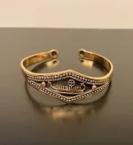 Armbånd Bronze med Vikingeskib, skridbladner, solhjul, helleristning, vikingemotiv, ægte, original, bornholm, vikingearmbånd, armbånd, armring, gylden, kobber, bronze, museumssmykker, kopismykker, fund, udgravninger, vikinger, danefæ, til herrer, til mænd, til drenge, til damer, til piger, smykker, gave, ide, billigt, specielt, særligt, evigheden, for ever, biti, ribe, skib, båd, eventyr, sejl, drage