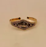 Armbånd Bronze med Vikingeskib, skridbladner, solhjul, helleristning, vikingemotiv, ægte, original, bornholm, vikingearmbånd, armbånd, armring, gylden, kobber, bronze, museumssmykker, kopismykker, fund, udgravninger, vikinger, danefæ, til herrer, til mænd, til drenge, til damer, til piger, smykker, gave, ide, billigt, specielt, særligt, evigheden, for ever, biti, ribe, skib, båd, eventyr, sejl, drage