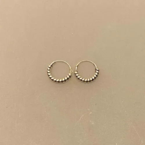 Creoler i Sølv Ø 12 mm Glat Snoning, Creol Øreringe i Sølv - Små med Bevikling Ø10 mm, lyse, blank, blanke, simple, enkle, stilede, stilige, små, specielle, cool, hoops, runde, ægte, sølv, sterling, 925, bali, old school, maanesten, pico, billige, sølvøreringe, øreringe, stine a, enamel, cph, jane kønig, par, flotte, gaveide, gave, biti, ribe
