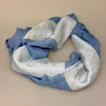 Dobbelt Silkechiffon Tørklæde med Jaquard - Dueblåt, stort, dobbelt, borter, satin, chiffon, stola, elegant, tilbud, billigt, lækkert, specielt, smukt, lækkert, ren, ægte, silke, silketørklæde, stort, over skuldrene, lyseblåt, yndigt, feminint, elegant, biti, ribe, gave, gaveide