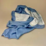 Dobbelt Silkechiffon Tørklæde med Jaquard - Dueblåt, stort, dobbelt, borter, satin, chiffon, stola, elegant, tilbud, billigt, lækkert, specielt, smukt, lækkert, ren, ægte, silke, silketørklæde, stort, over skuldrene, lyseblåt, yndigt, feminint, elegant, biti, ribe, gave, gaveide