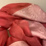 Dobbelt Silkechiffon Tørklæde med Jaquard - Gammelrosa, gammelpink, old rose, rosenrød, støvet, feminin, stort, stola, over suldrene, tilbud, udsalg, kvalitet, ren, ægte, silke, silketørklæde, dobbel, særligt, satin, rosa, biti, ribe, gave, gaveide