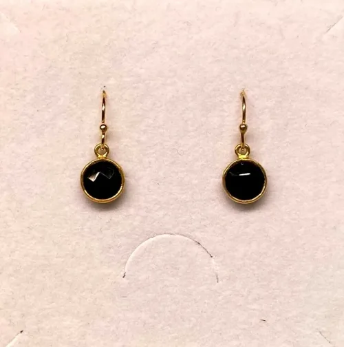 Forgyldte Ørenringe med Runde Facetsten - Sort Onyx, sort, agat, ædelsten, halvædelsten, ægte, facetteret, facetslebet, sorte, runde, enkle, øreringe, med sten, guld, nikkelfri,design,dansk, flotte, biti, ribe